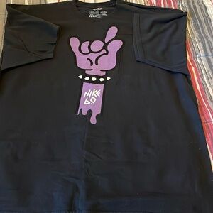 Black & purple Nike tee